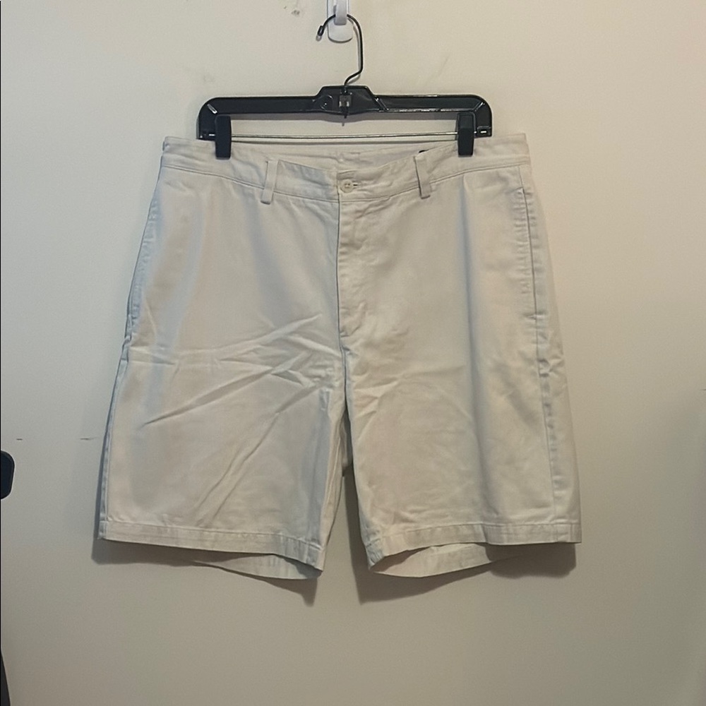 Vineyard Vines Men's 35w White Flat Front Club shorts